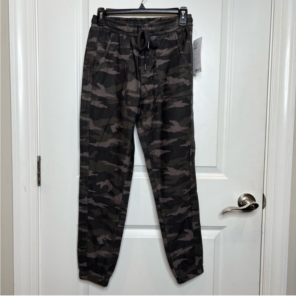 Athleta Camo Farallon Mid Rise Jogger - Picture 5 of 10